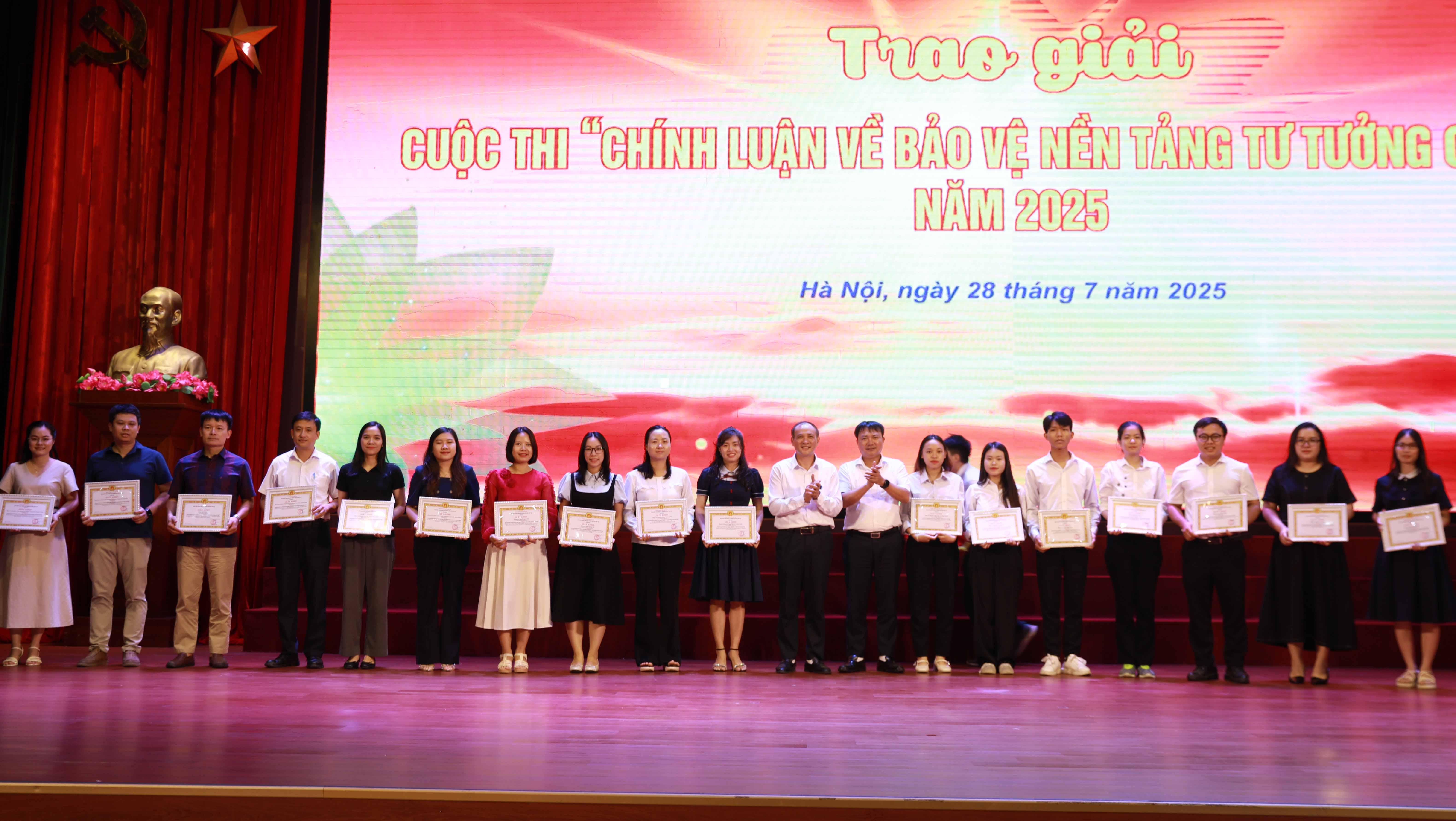 Trao giải cuộc thi “Chính luận về bảo vệ nền tảng tư tưởng của Đảng năm 2025” tại KING88 - Trang Chủ KINH88 IT COM Chính Thức Tham Gia Ngay