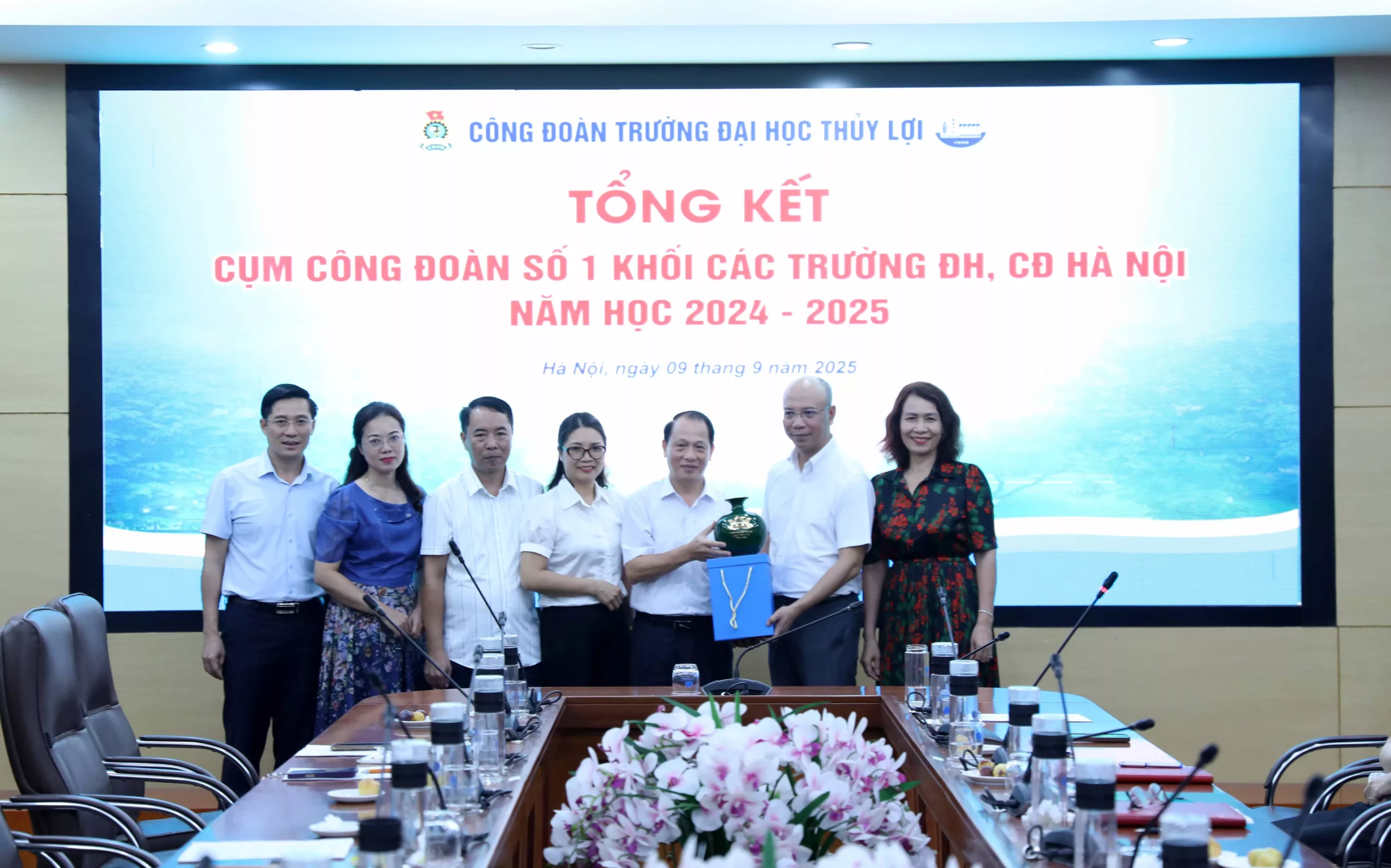 Tổng kết hoạt động Cụm Công đoàn số 1 khối các trường Kinh 888 tải ứng dụng, Cao đẳng Hà Nội năm học 2024-2025