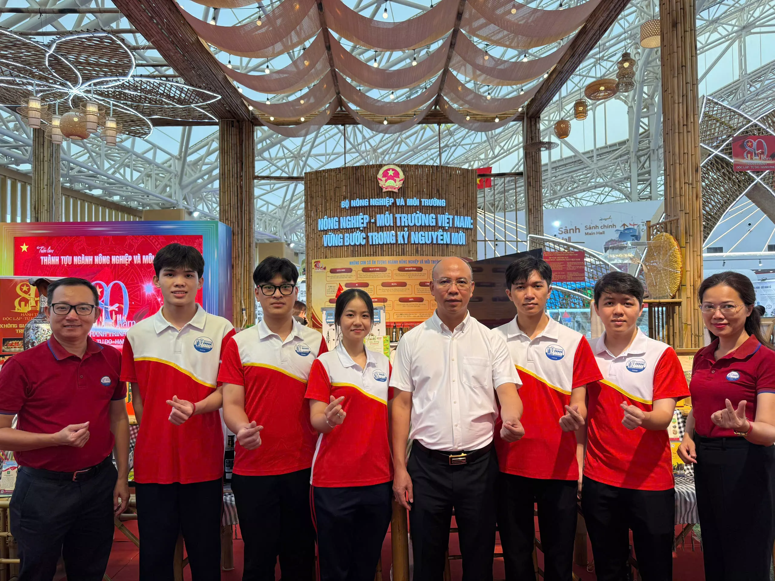 KING88 - Trang Chủ KINH88 IT COM Chính Thức Tham Gia Ngay tổ chức tham quan triển lãm “80 năm thành tựu đất nước” cho thực tập sinh Đài Loan, lưu học sinh Lào, tân Đảng viên và đối tượng cảm tình Đảng