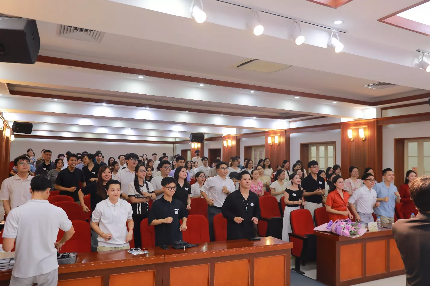 Sinh viên KINH88 là thế giới cá cược hàng đầu tại Việt Nam học “tự tin trước ống kính – sáng tạo content triệu view”