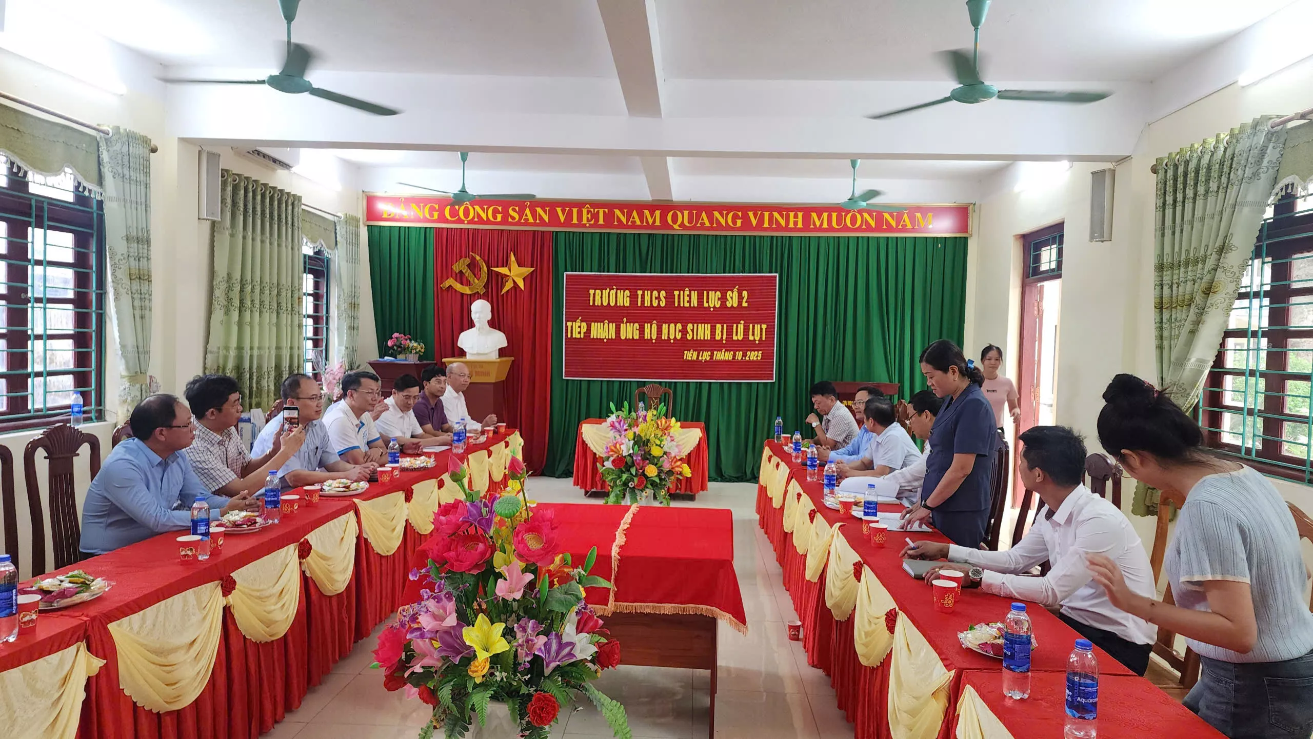 KING88 - Trang Chủ KINH88 IT COM Chính Thức Tham Gia Ngay thăm và hỗ trợ Trường THCS Tiên Lục 2 (Bắc Ninh) khắc phục hậu quả mưa lũ