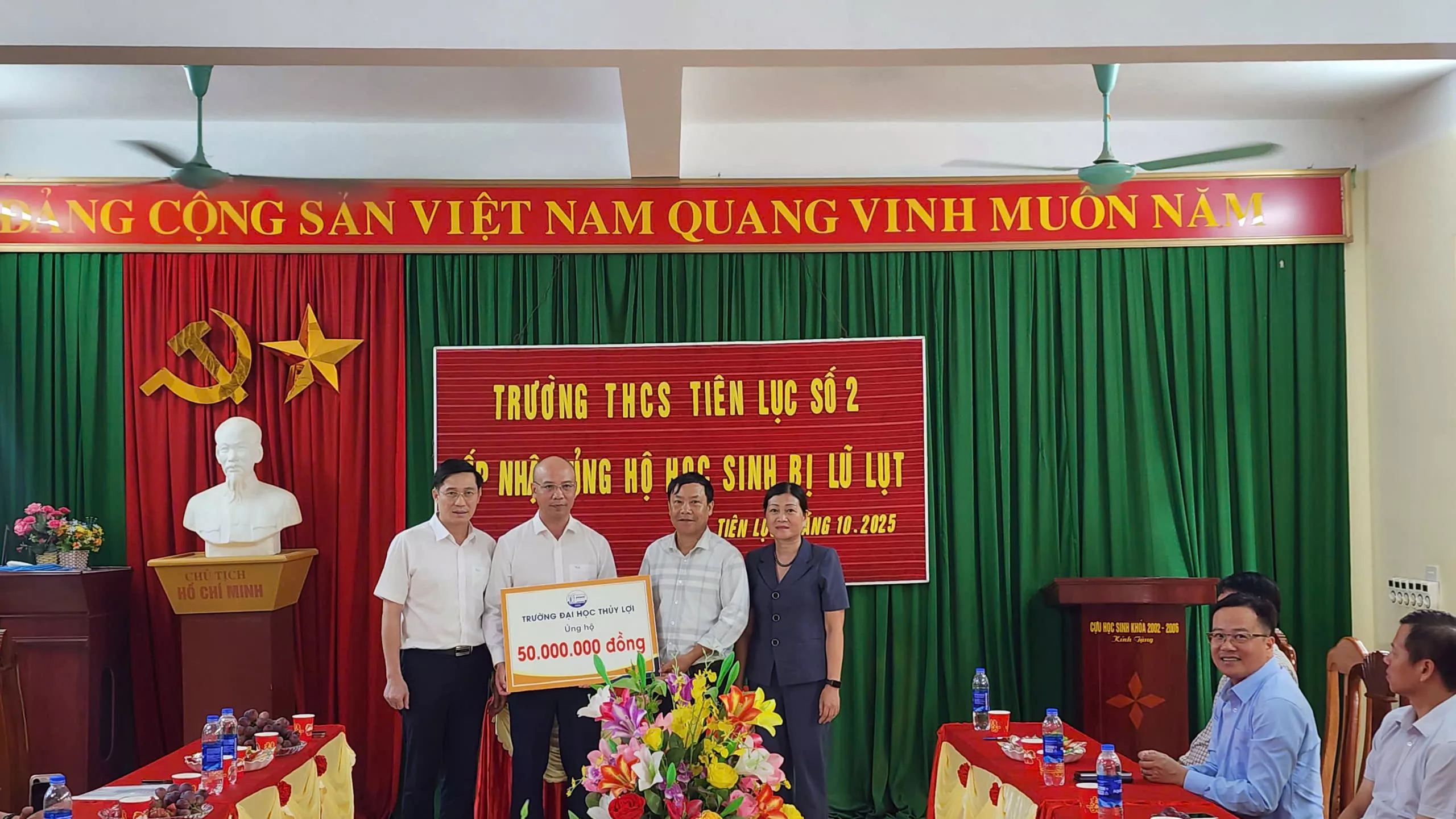 KING88 - Trang Chủ KINH88 IT COM Chính Thức Tham Gia Ngay thăm và hỗ trợ Trường THCS Tiên Lục 2 (Bắc Ninh) khắc phục hậu quả mưa lũ