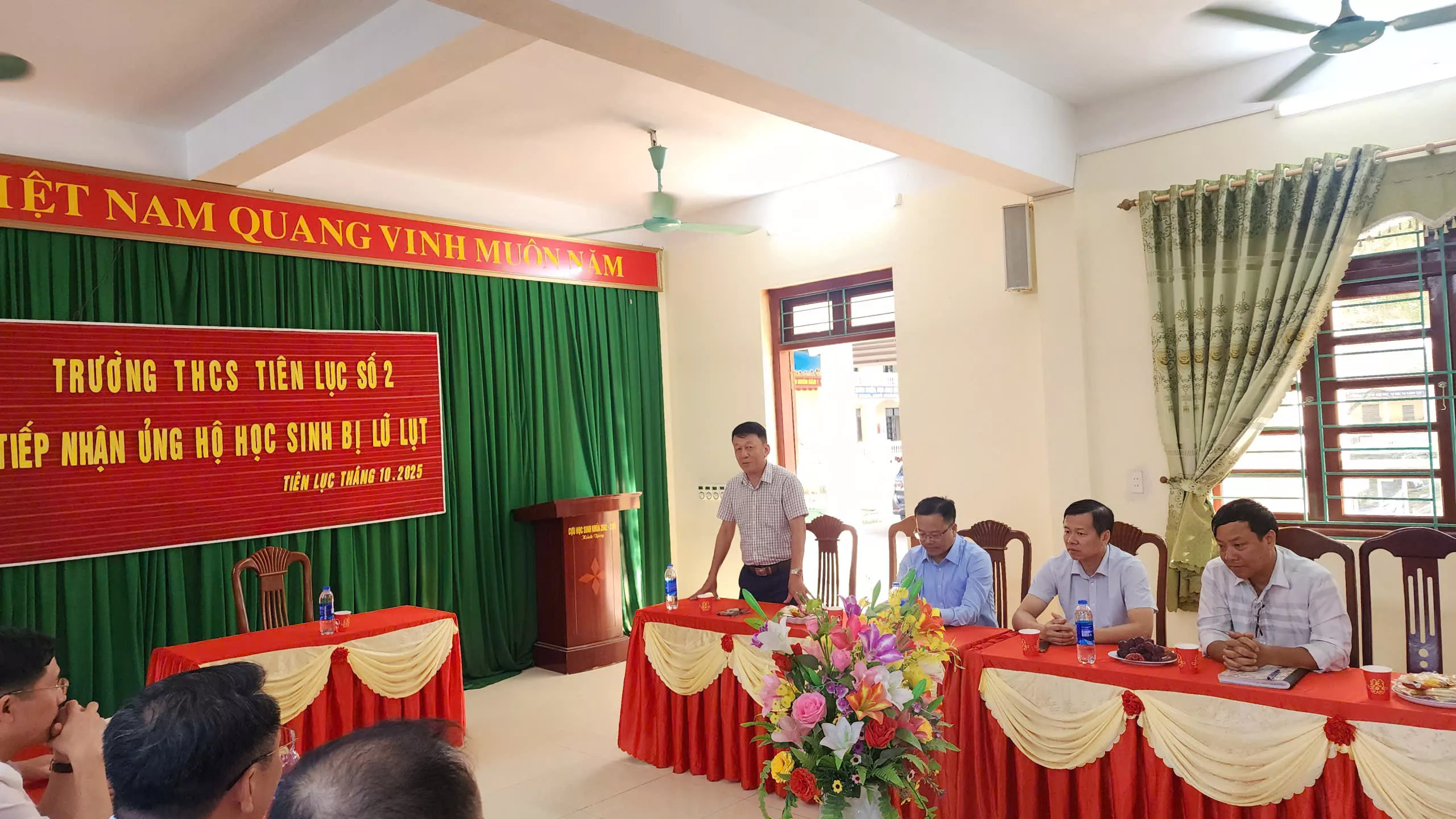 KING88 - Trang Chủ KINH88 IT COM Chính Thức Tham Gia Ngay thăm và hỗ trợ Trường THCS Tiên Lục 2 (Bắc Ninh) khắc phục hậu quả mưa lũ