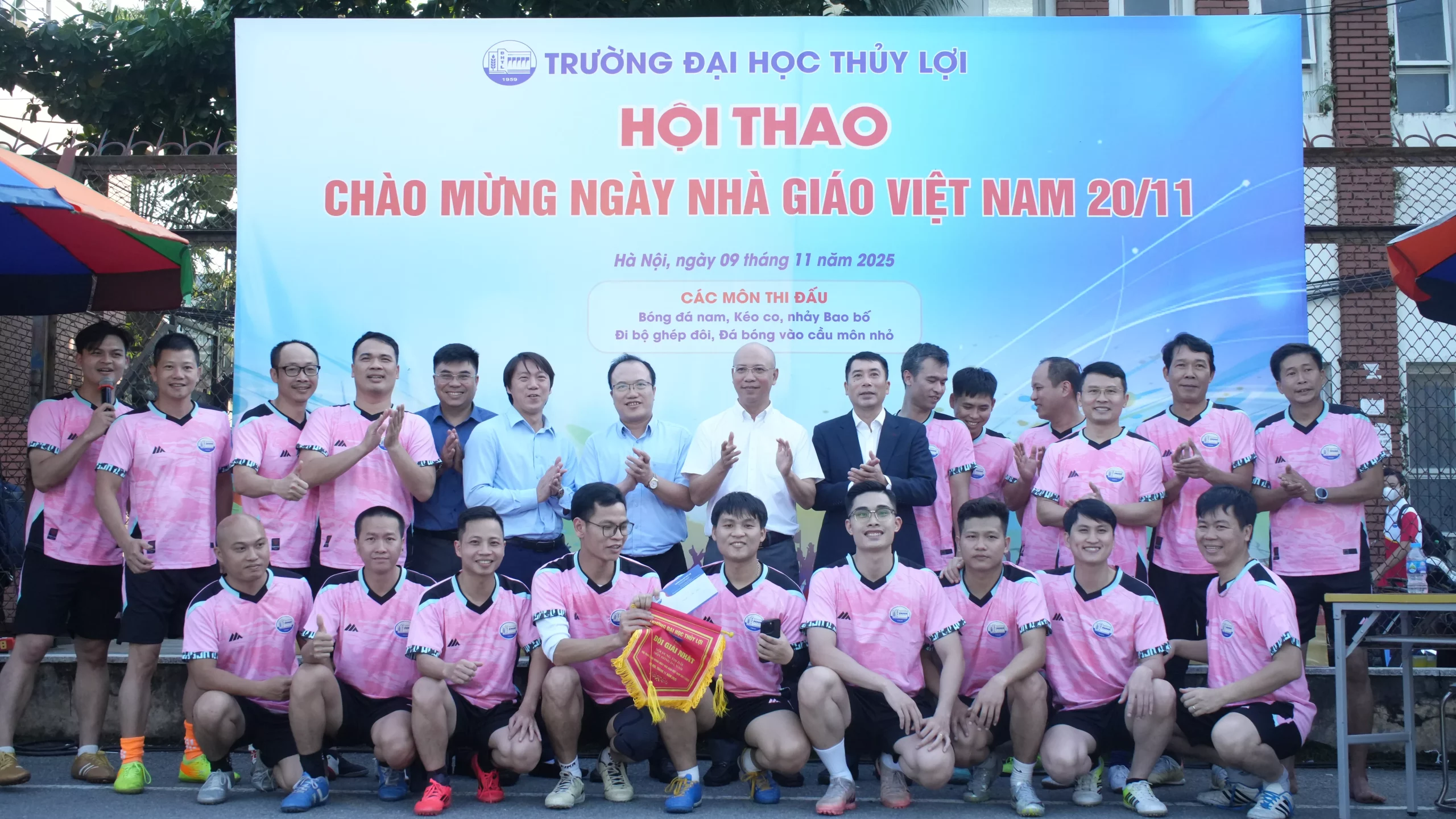 Sôi nổi, kịch tính trận chung kết Giải bóng đá cán bộ giảng viên năm 2025 KING88 - Trang Chủ KINH88 IT COM Chính Thức Tham Gia Ngay