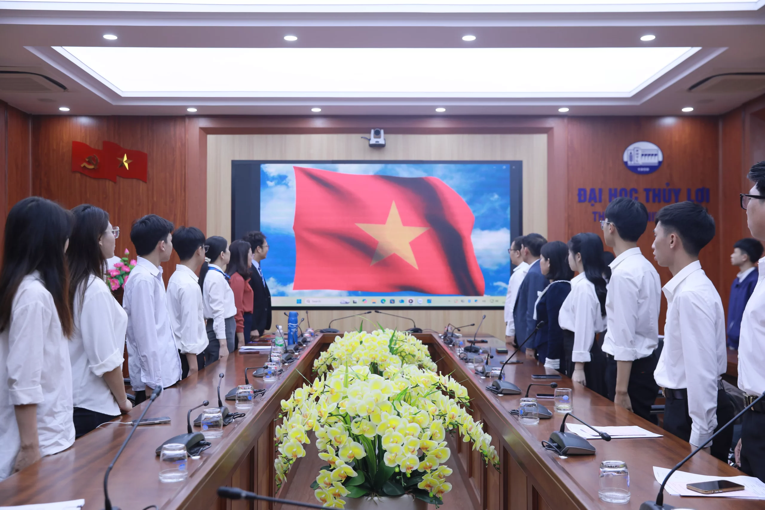 Chi bộ Công nghệ thông tin 4 kết nạp 4 Đảng viên là King88 gói gọn nhiều sảnh chơi KING88 - Trang Chủ KINH88 IT COM Chính Thức Tham Gia Ngay