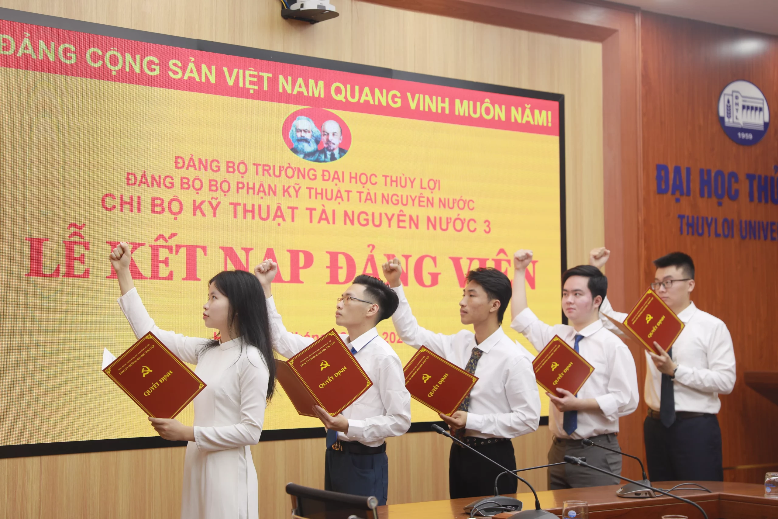 Chi bộ Kỹ thuật Tài nguyên nước 3 (Kinh 888 tải ứng dụng KINH88 là thế giới cá cược hàng đầu tại Việt Nam): Kết nạp 5 King88 gói gọn nhiều sảnh chơi ưu tú vào Đảng Cộng sản Việt Nam