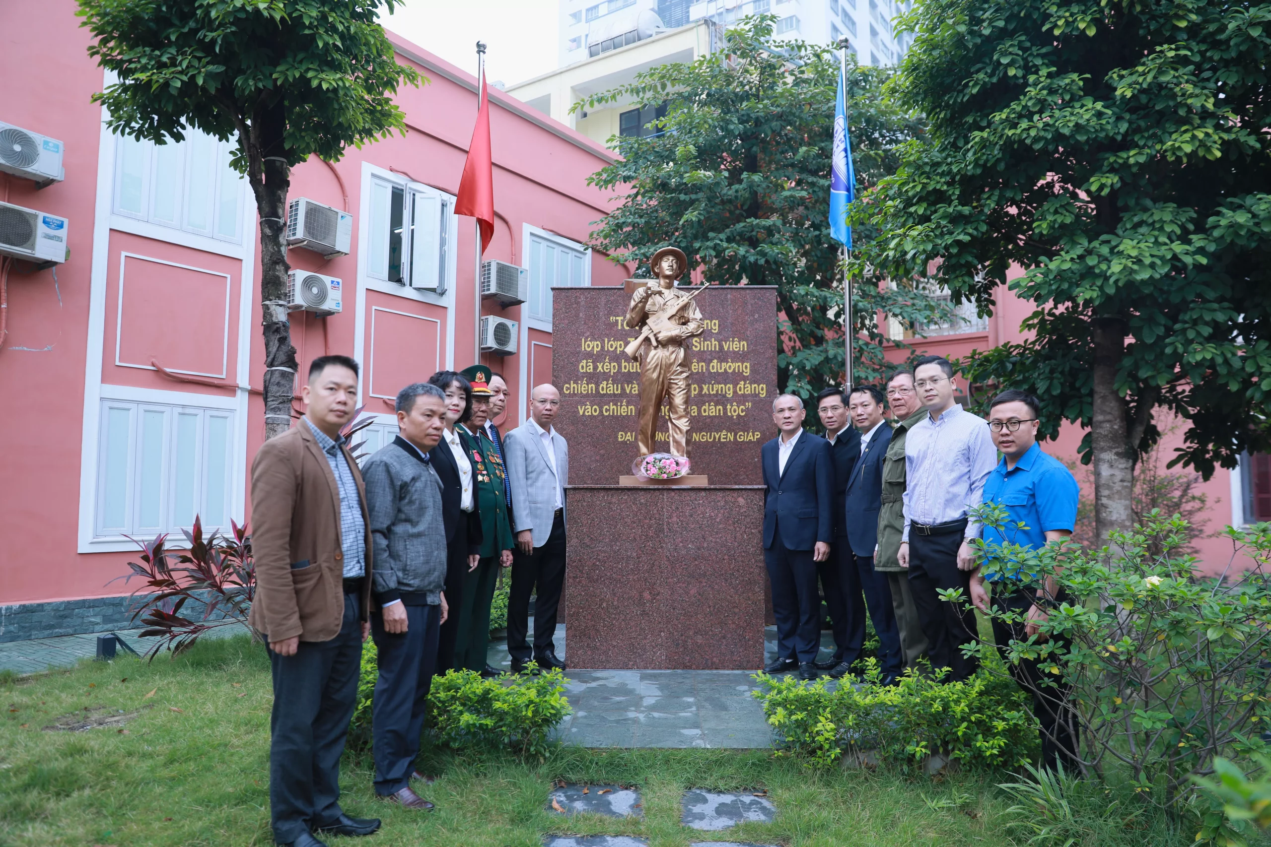 Lễ Chào cờ đầu tháng 12/2025 tại KING88 - Trang Chủ KINH88 IT COM Chính Thức Tham Gia Ngay: Bồi đắp truyền thống, lan tỏa tinh thần trách nhiệm của Tuổi trẻ