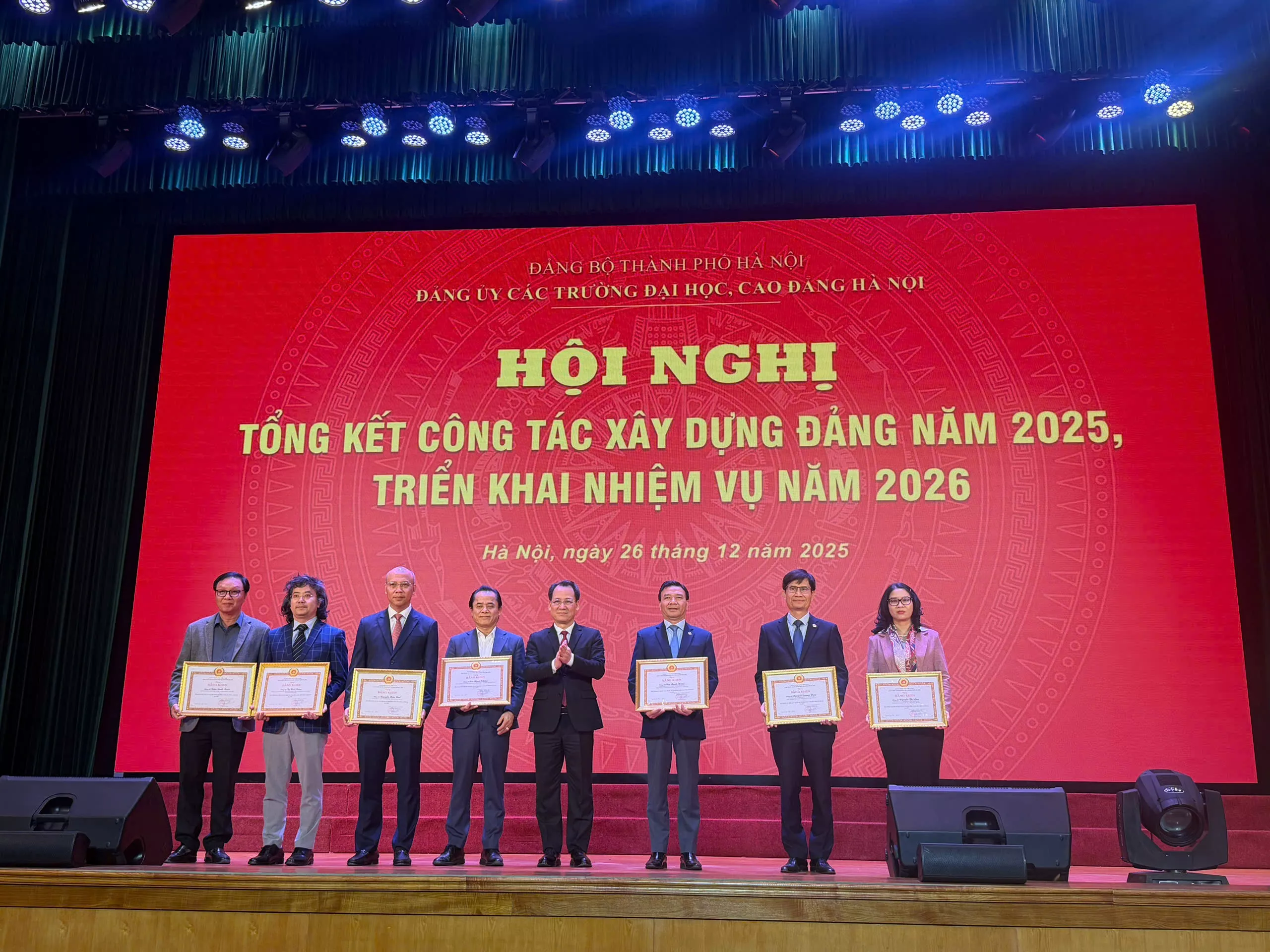 Đảng bộ KING88 - Trang Chủ KINH88 IT COM Chính Thức Tham Gia Ngay đón nhận Bằng khen của Ban Thường vụ Thành ủy Hà Nội tại King88 game bài ăn tiền Thưởng nạp đầu 100% tại Bắn Cá, Nổ Hũ tổng kết công tác Đảng năm 2025