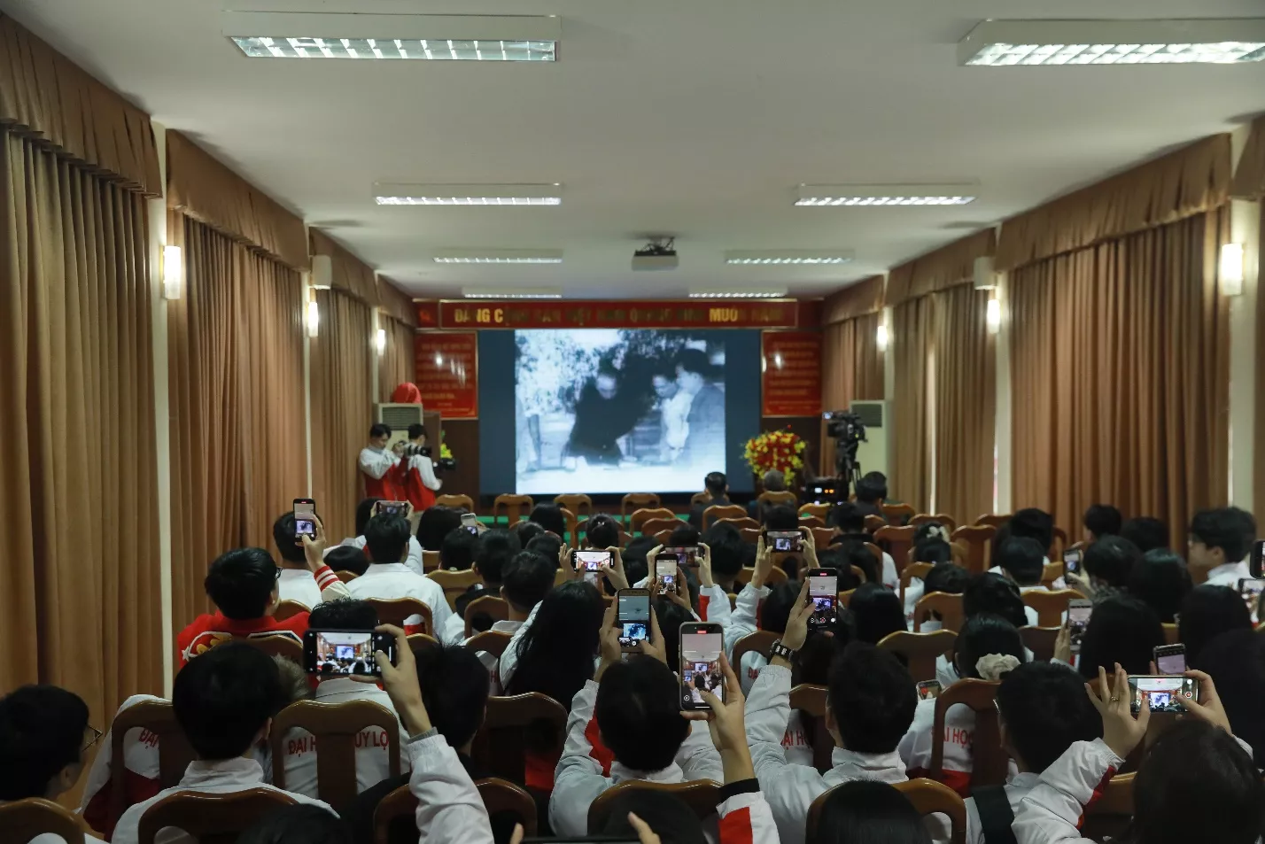 KING88 - Trang Chủ KINH88 IT COM Chính Thức Tham Gia Ngay: Sâu sắc bài học “Về nguồn” và khát vọng cống hiến của thế hệ trẻ tại Khu di tích K9 – Đá Chông