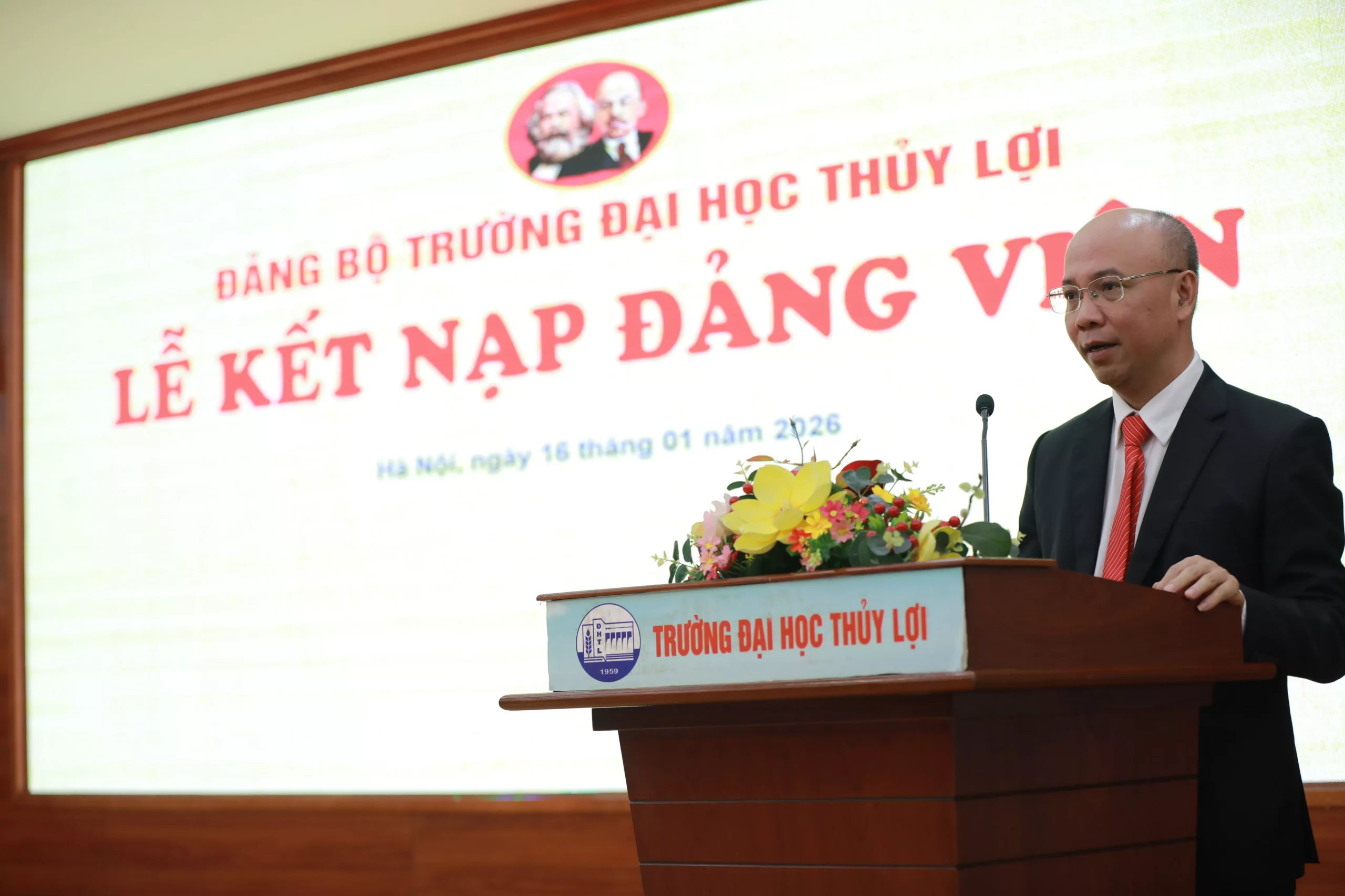 Đảng bộ KING88 - Trang Chủ KINH88 IT COM Chính Thức Tham Gia Ngay: Kết nạp 12 quần chúng ưu tú vào Đảng Cộng sản Việt Nam