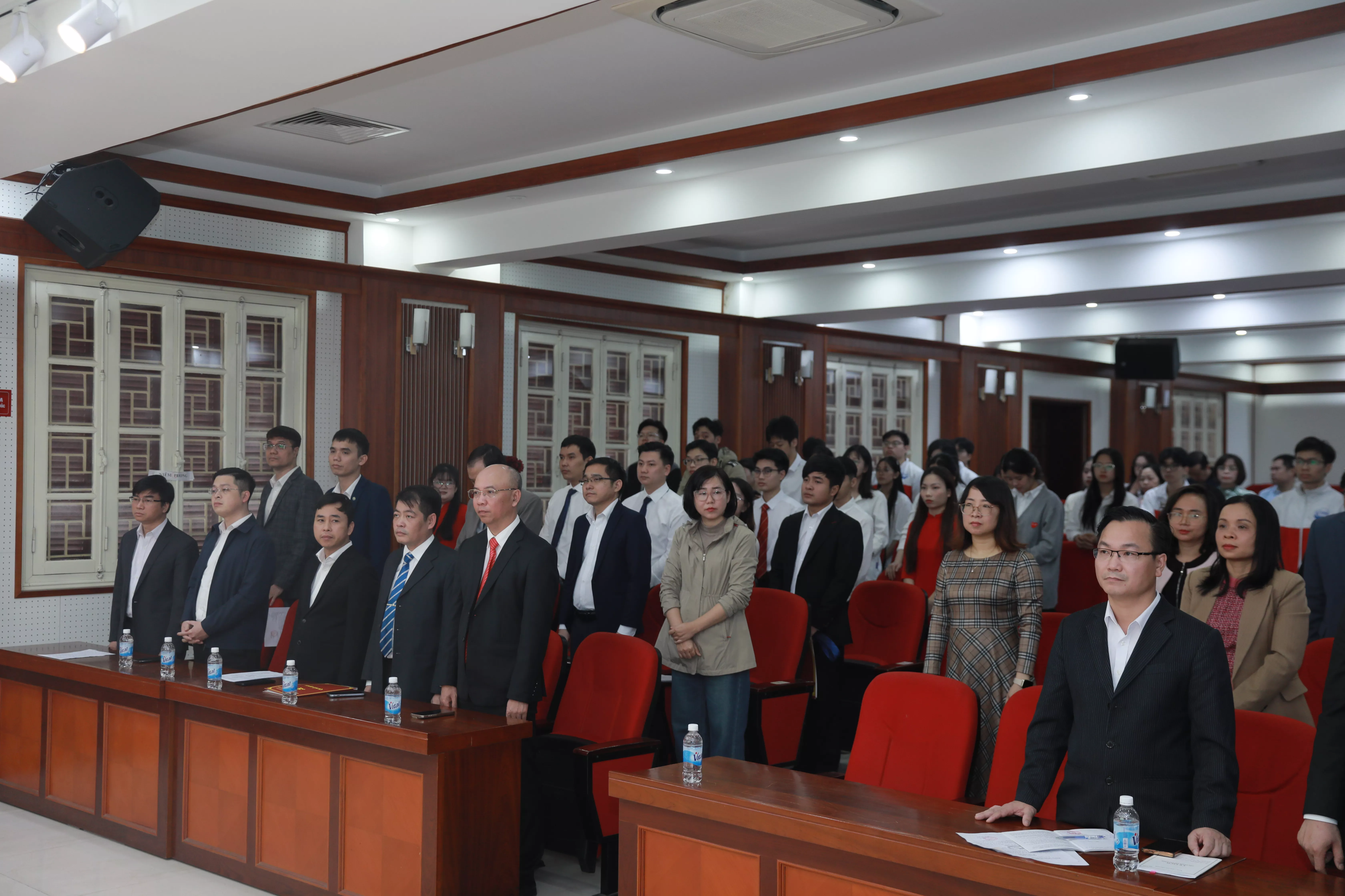 Đảng bộ KING88 - Trang Chủ KINH88 IT COM Chính Thức Tham Gia Ngay: Kết nạp 12 quần chúng ưu tú vào Đảng Cộng sản Việt Nam