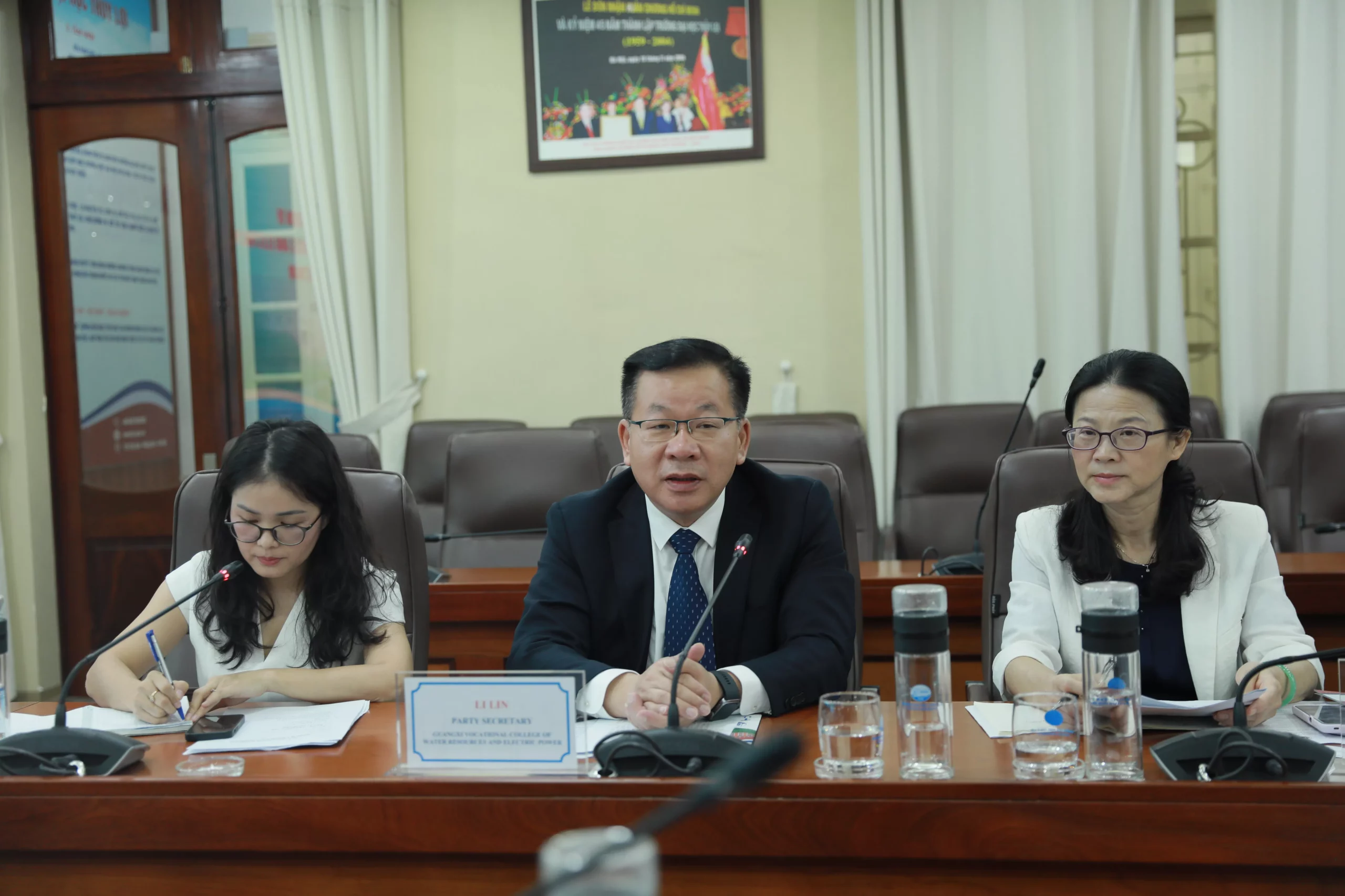 Mở rộng hợp tác với Trường Cao đẳng nghề KINH88 là thế giới cá cược hàng đầu tại Việt Nam Thủy điện Quảng Tây (Trung Quốc)