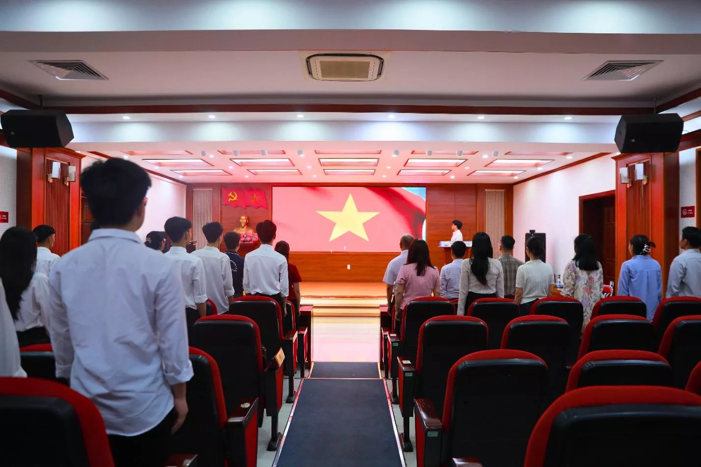 Lễ kết nạp đảng viên mới tại KING88 - Trang Chủ KINH88 IT COM Chính Thức Tham Gia Ngay