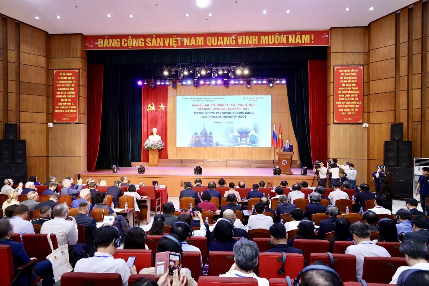 Hiệu trưởng Nguyễn Trung Việt tham dự King88 game bài ăn tiền Thưởng nạp đầu 100% tại Bắn Cá, Nổ Hũ Hiệu trưởng các trường King88clb com thể thao, casino, bắn cá, nổ hũ, đá gà Việt Nam – Liên bang Nga năm 2026