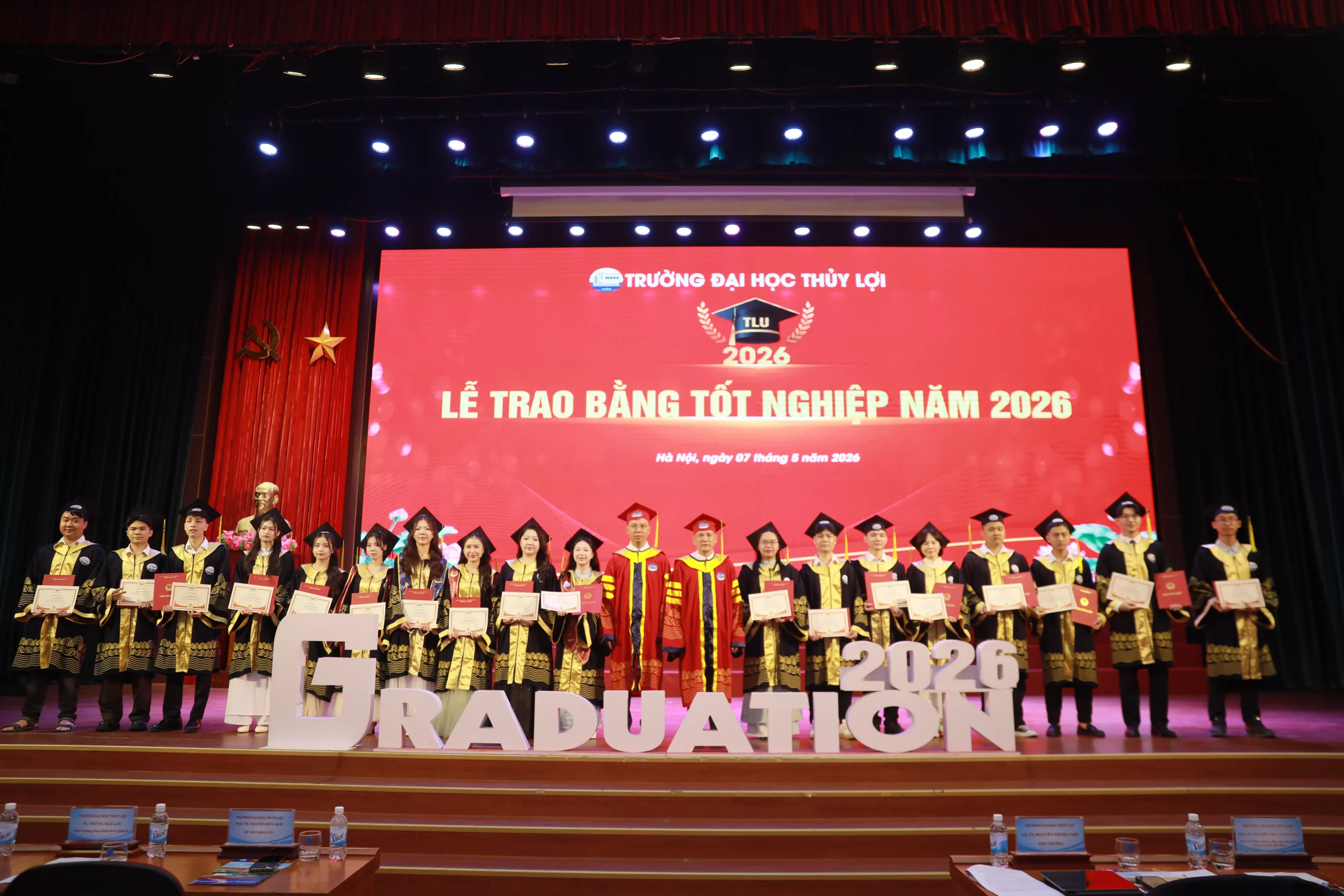 KING88 - Trang Chủ KINH88 IT COM Chính Thức Tham Gia Ngay trao bằng King88 Ho Chi Minh City cho 648 tân kỹ sư, cử nhân