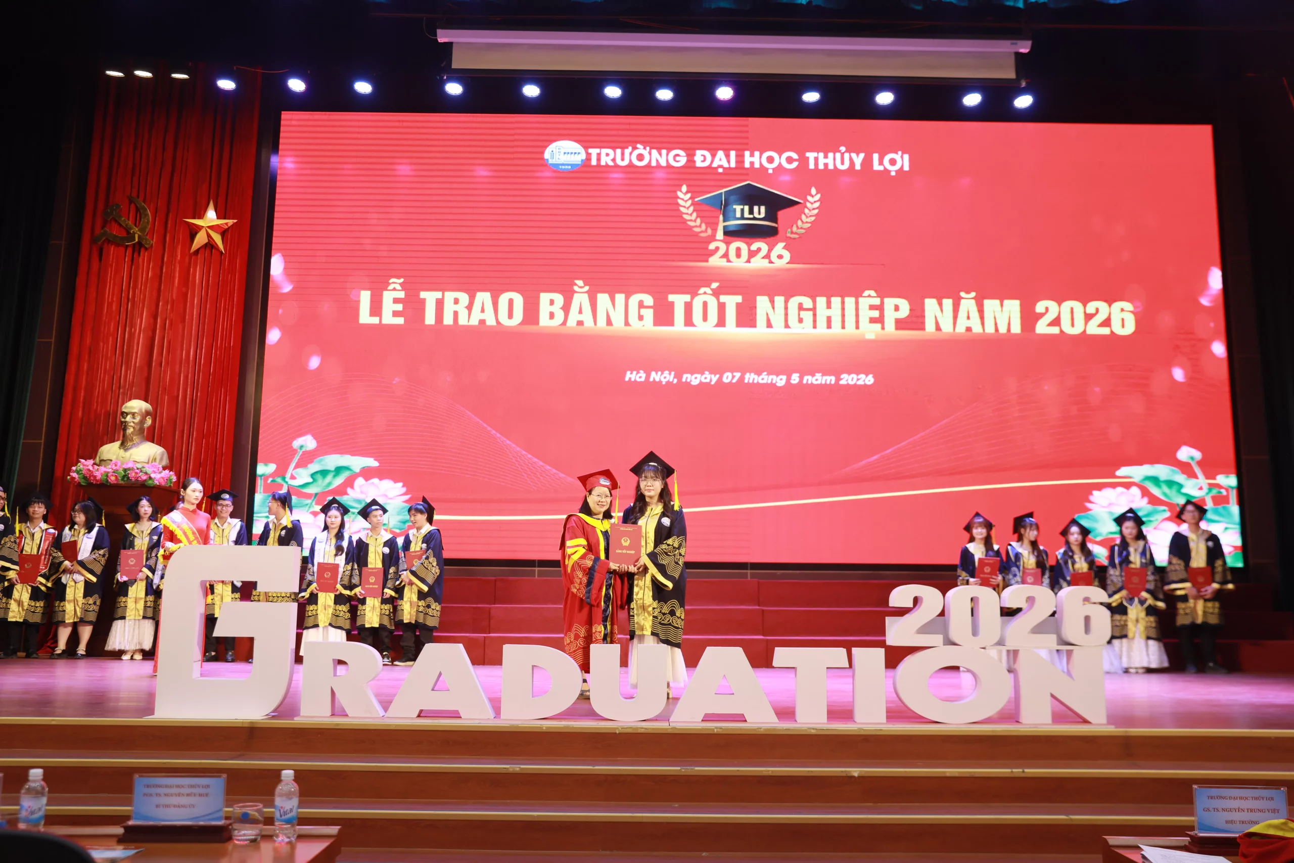 KING88 - Trang Chủ KINH88 IT COM Chính Thức Tham Gia Ngay trao bằng King88 Ho Chi Minh City cho 648 tân kỹ sư, cử nhân