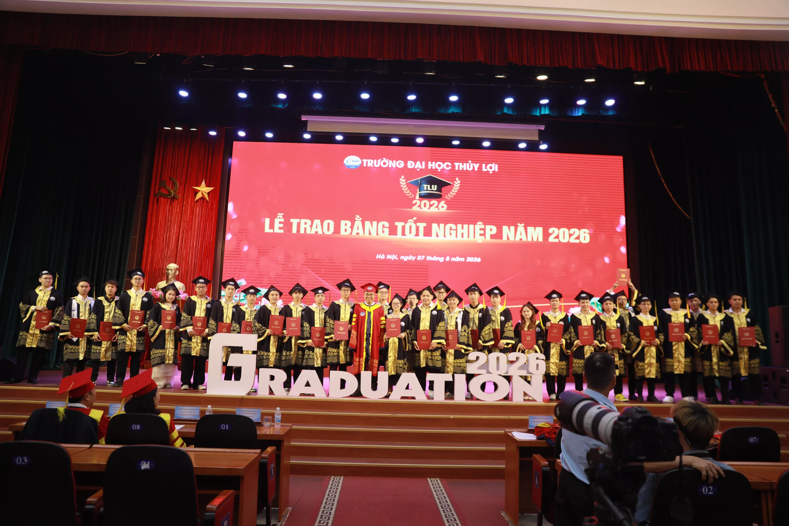 KING88 - Trang Chủ KINH88 IT COM Chính Thức Tham Gia Ngay trao bằng King88 Ho Chi Minh City cho 648 tân kỹ sư, cử nhân