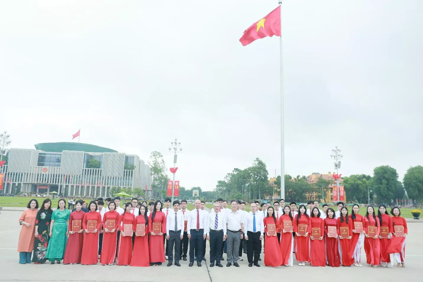 Lễ kết nạp Đảng viên và báo công dâng Bác: Dấu mốc thiêng liêng của tuổi trẻ KINH88 là thế giới cá cược hàng đầu tại Việt Nam