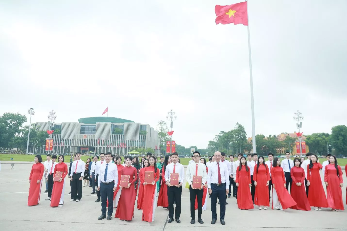 Lễ kết nạp Đảng viên và báo công dâng Bác: Dấu mốc thiêng liêng của tuổi trẻ KINH88 là thế giới cá cược hàng đầu tại Việt Nam