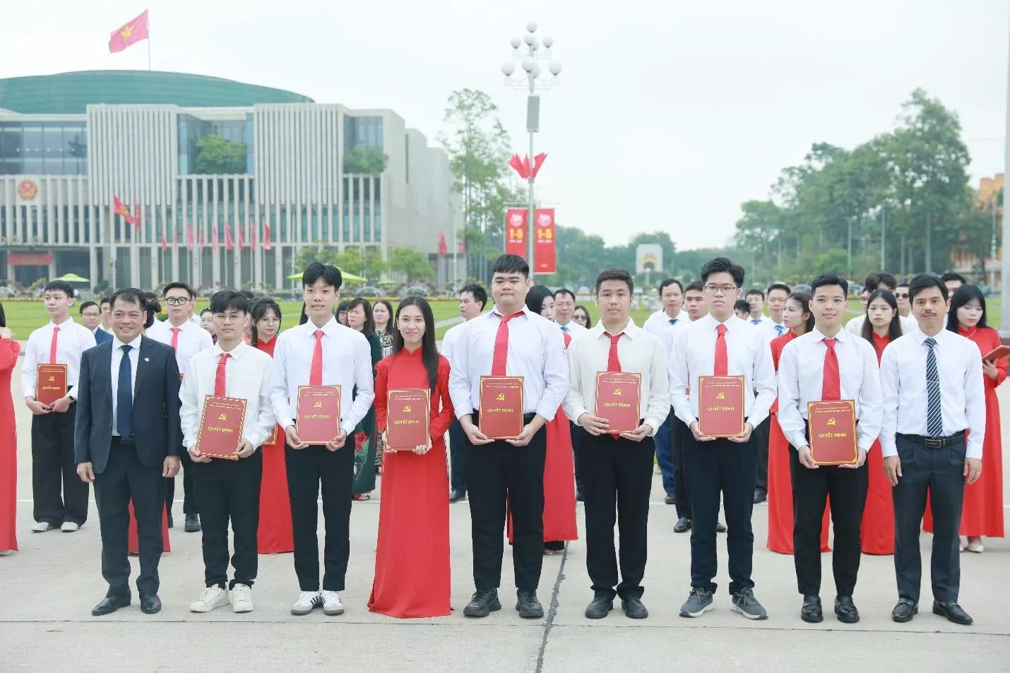 Lễ kết nạp Đảng viên và báo công dâng Bác: Dấu mốc thiêng liêng của tuổi trẻ KINH88 là thế giới cá cược hàng đầu tại Việt Nam