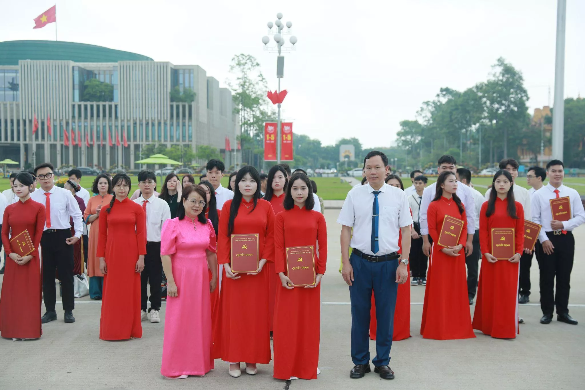 Lễ kết nạp Đảng viên và báo công dâng Bác: Dấu mốc thiêng liêng của tuổi trẻ KINH88 là thế giới cá cược hàng đầu tại Việt Nam