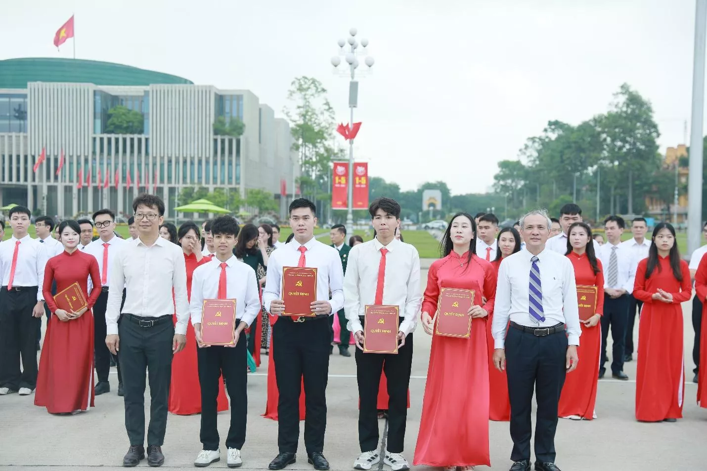 Lễ kết nạp Đảng viên và báo công dâng Bác: Dấu mốc thiêng liêng của tuổi trẻ KINH88 là thế giới cá cược hàng đầu tại Việt Nam
