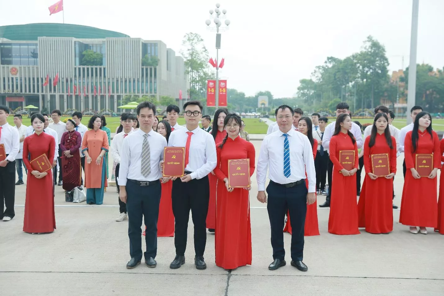 Lễ kết nạp Đảng viên và báo công dâng Bác: Dấu mốc thiêng liêng của tuổi trẻ KINH88 là thế giới cá cược hàng đầu tại Việt Nam