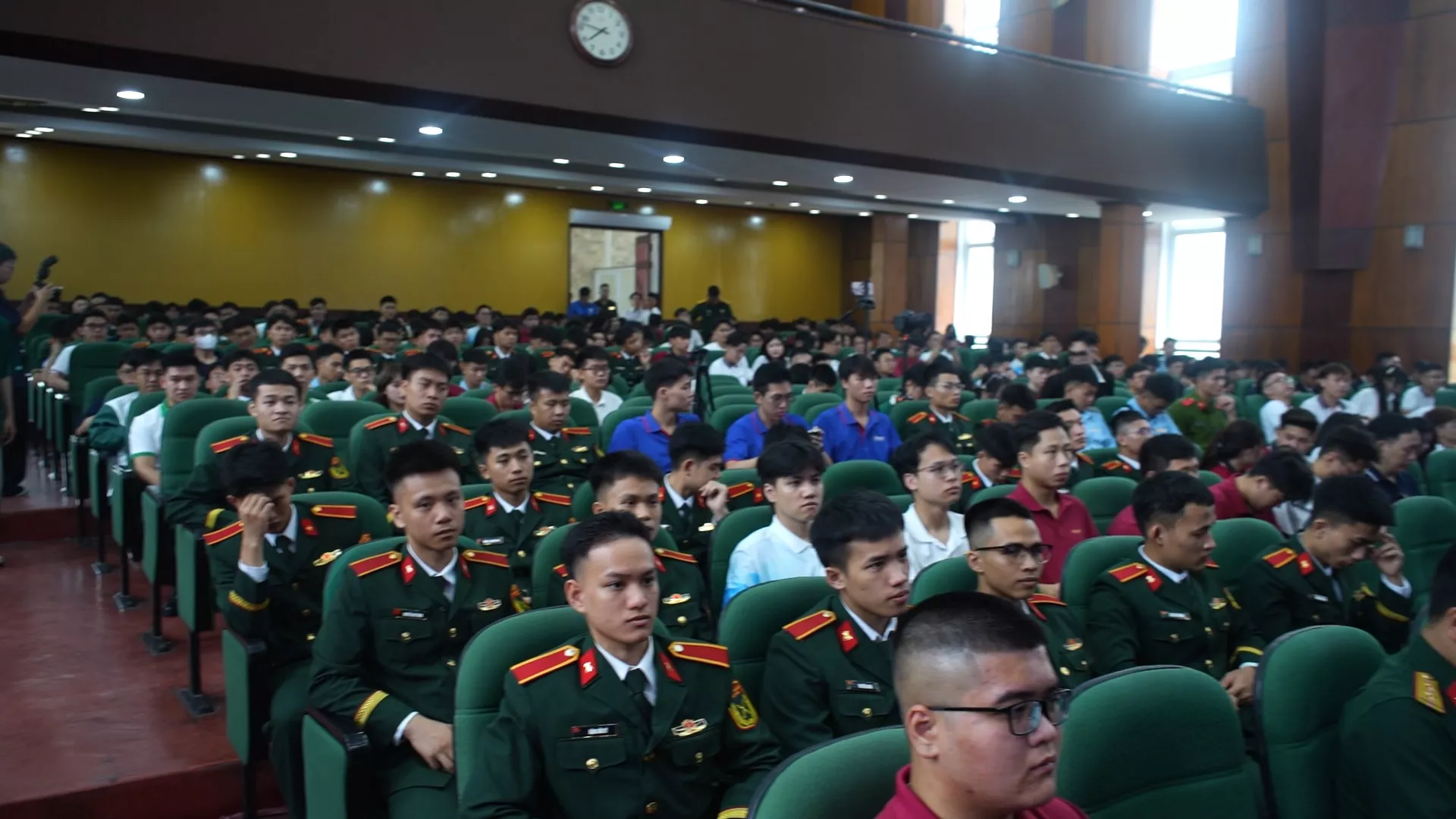 Sinh viên KING88 - Trang Chủ KINH88 IT COM Chính Thức Tham Gia Ngay giành 43 giải thưởng tại kỳ thi Olympic Cơ học toàn quốc lần thứ 36