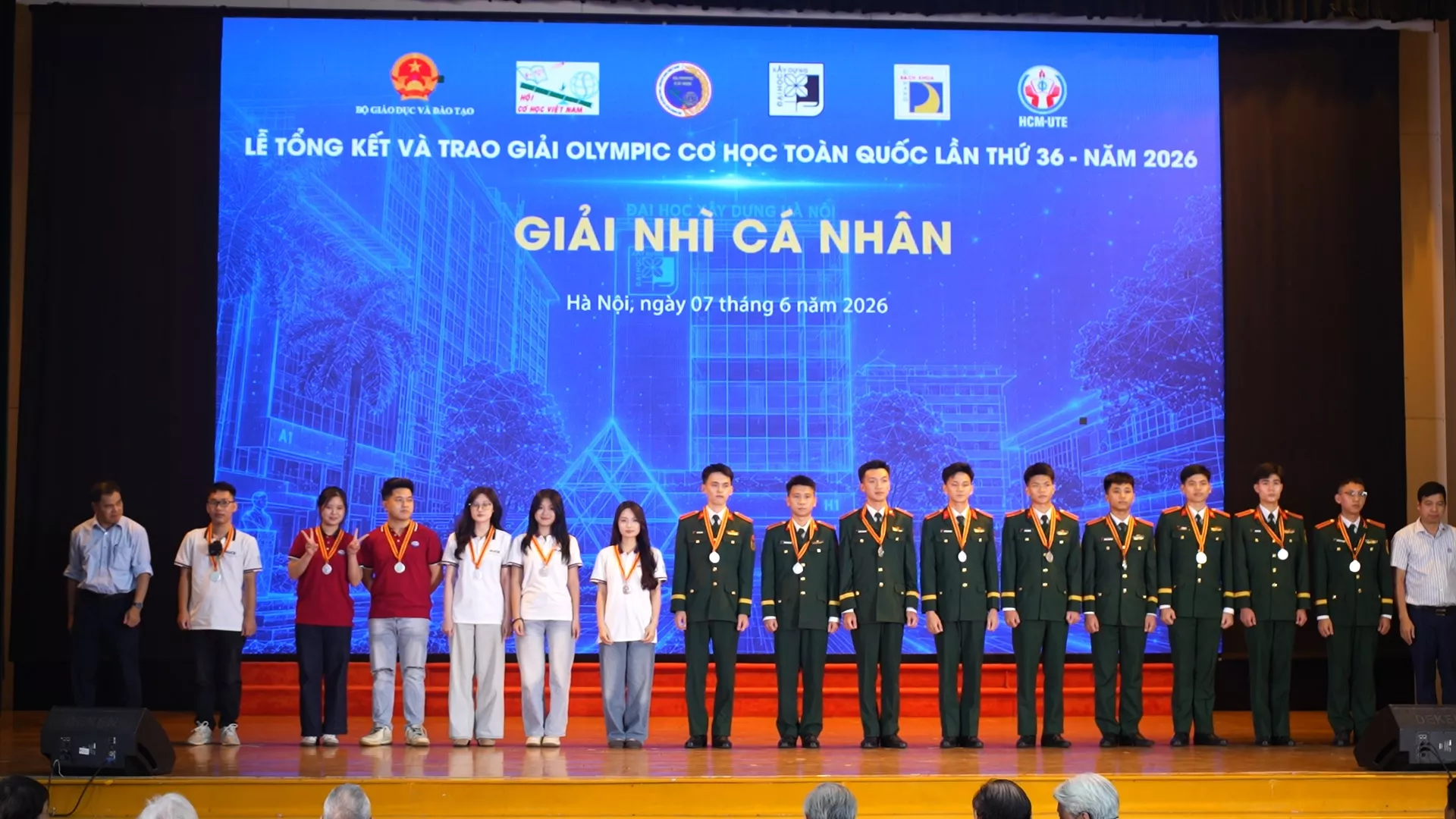 Sinh viên KING88 - Trang Chủ KINH88 IT COM Chính Thức Tham Gia Ngay giành 43 giải thưởng tại kỳ thi Olympic Cơ học toàn quốc lần thứ 36