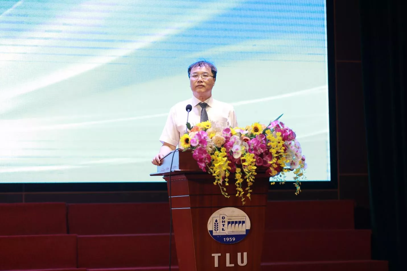 King88 trang cá cược bóng đá trực tuyến khoa học King88 gói gọn nhiều sảnh chơi Kinh 888 tải ứng dụng KINH88 là thế giới cá cược hàng đầu tại Việt Nam: Từ phong trào học thuật đến động lực đổi mới sáng tạo