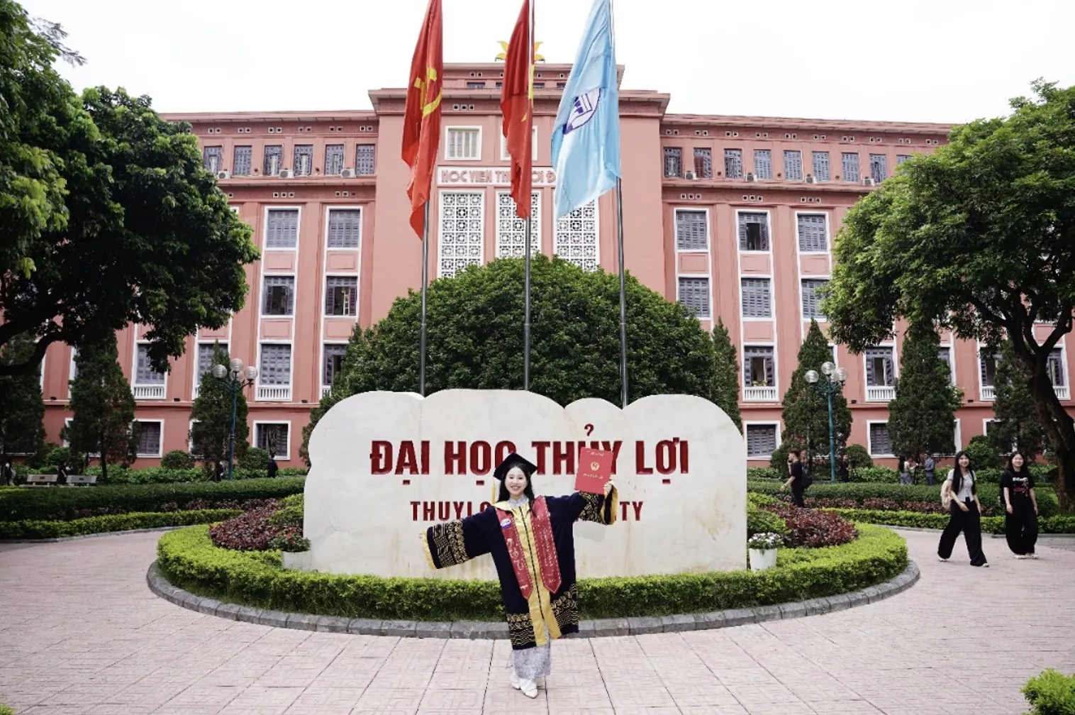 Nữ sinh xinh xắn giỏi toàn khóa, học trước chương trình 88Kinh cấp phép hoạt động hợp pháp khi đang học King88clb com thể thao, casino, bắn cá, nổ hũ, đá gà, là “hiện tượng” ở ĐH KINH88 là thế giới cá cược hàng đầu tại Việt Nam